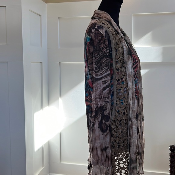 Elysee 26 layered beautiful artsy layered top - Picture 5 of 7